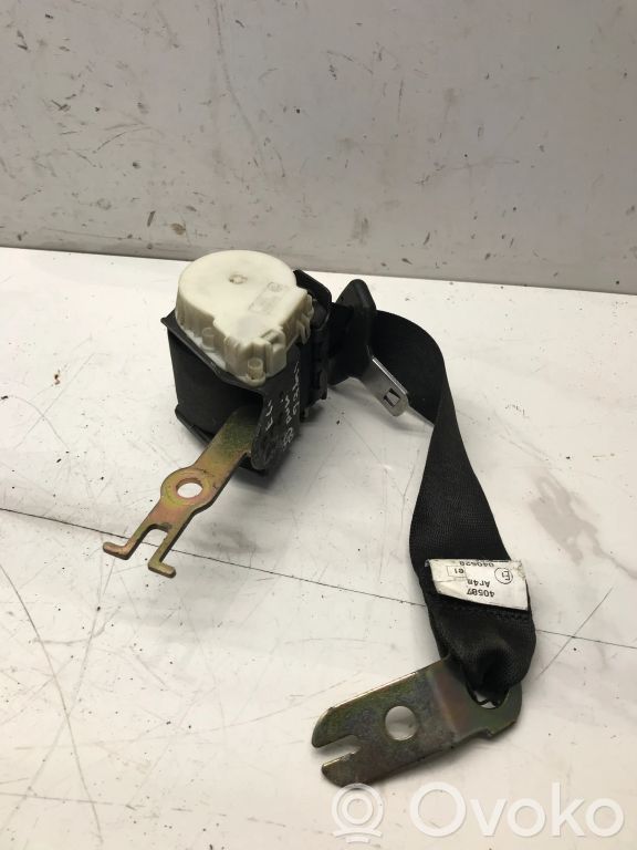 Front seatbelt   33048192