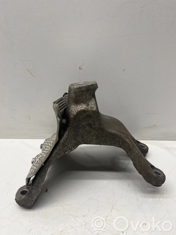 Audi A4 S4 B8 8K Engine mounting bracket 
