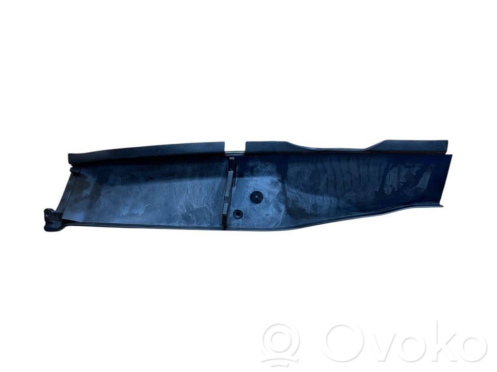 BMW 3 E92 E93 Kita variklio skyriaus detalė 