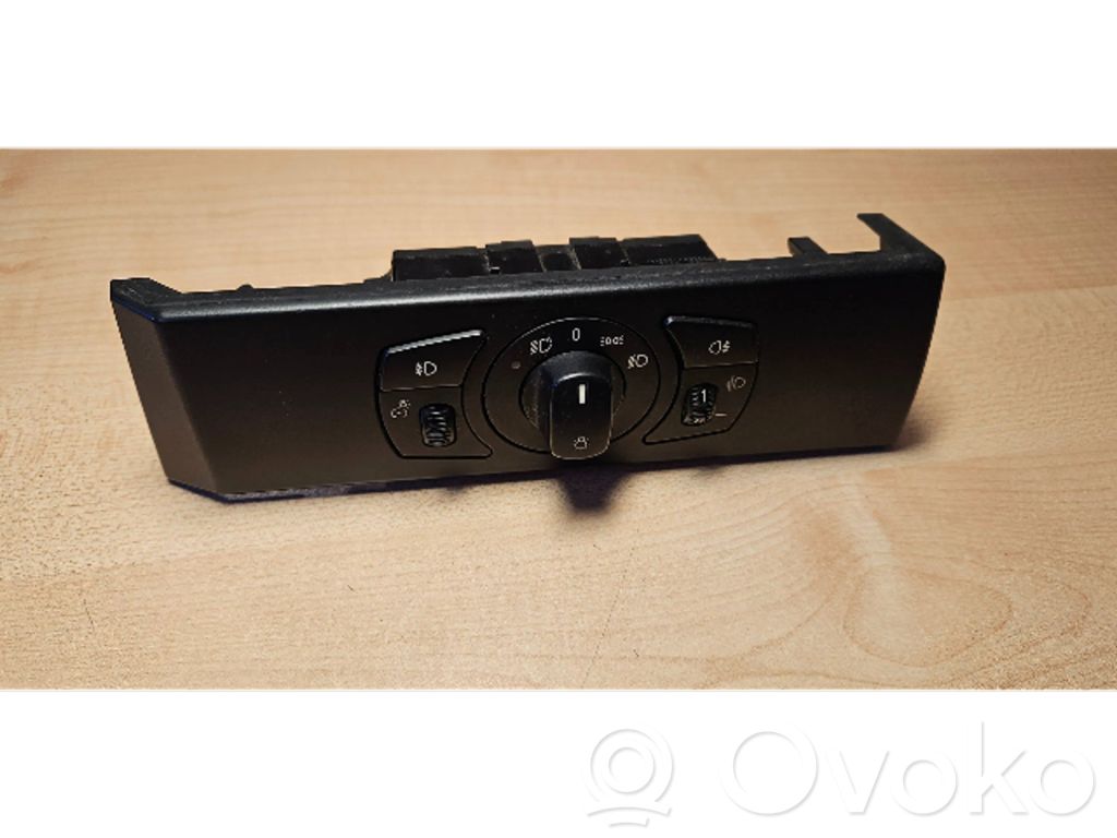 Light switch   6925285,0003082250400,33290101