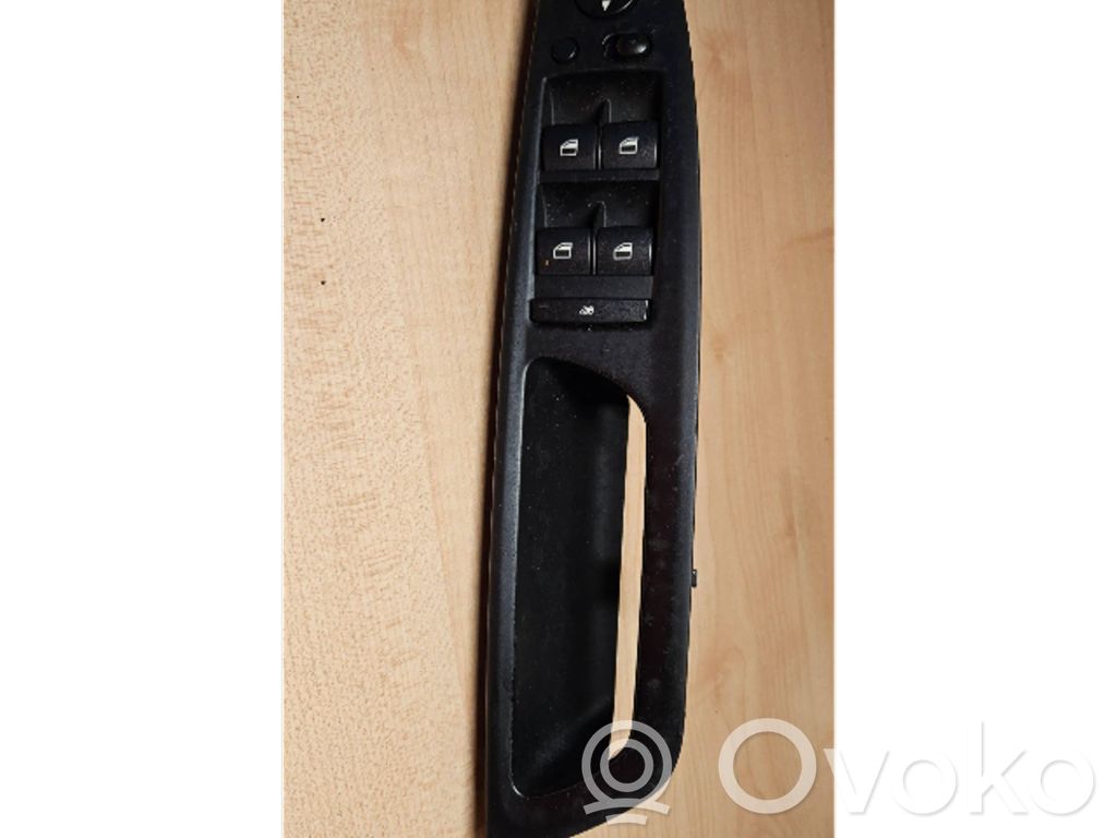 Electric window control switch   9122117,7W11A03