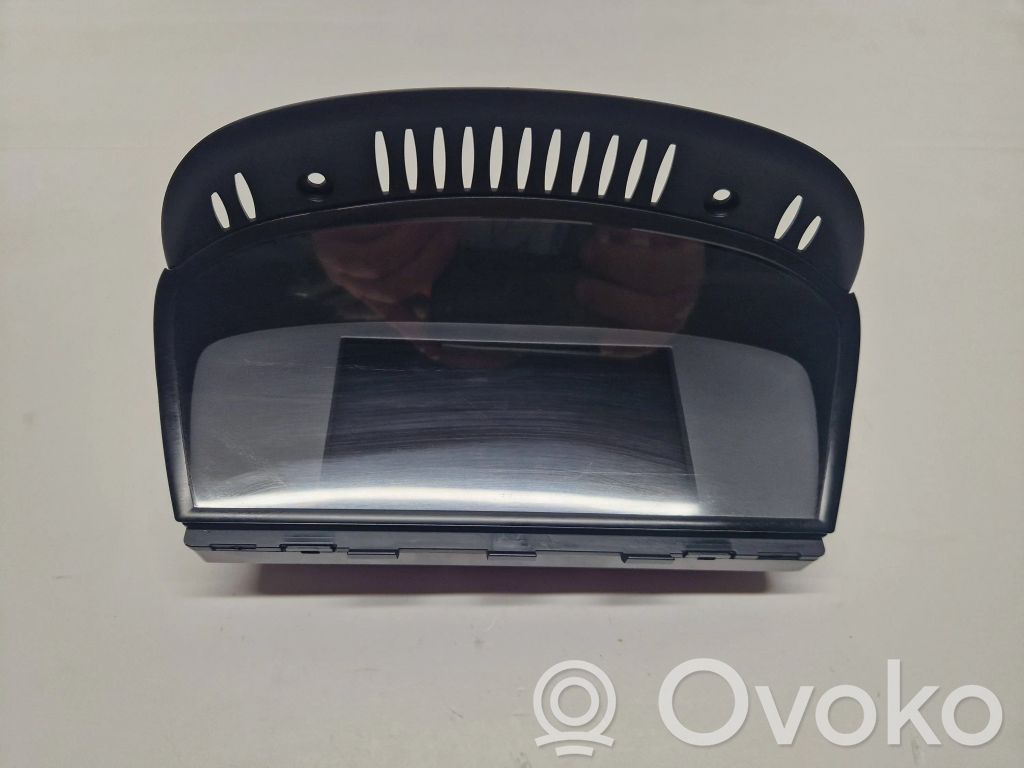 Screen/display/small screen   9151977,9151976