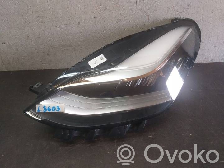 Tesla Model 3 Lampa przednia 