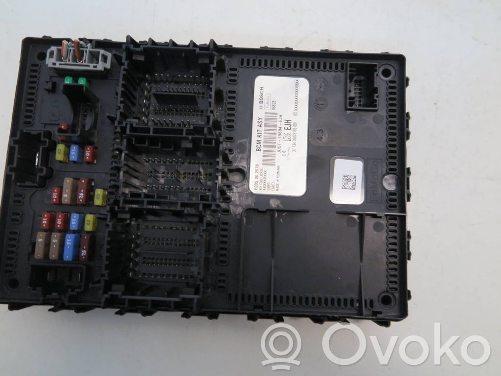 Ramka / Moduł bezpieczników   JU5T15604EJH,F005V02978