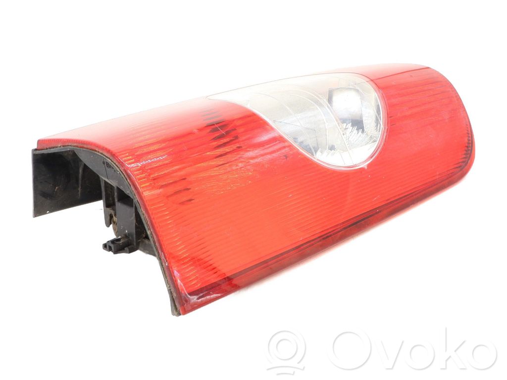 Opel Movano A Aizmugurējais lukturis virsbūvē 