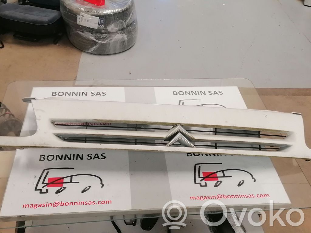 Citroen Saxo Etupuskurin ylempi jäähdytinsäleikkö 