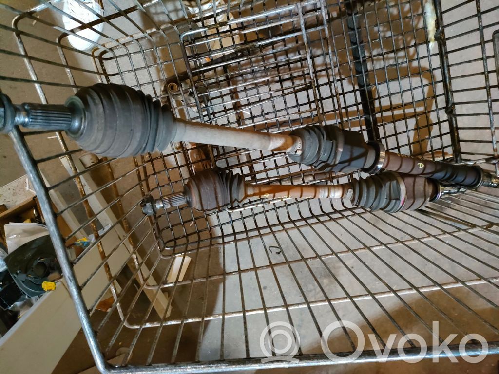 Renault Clio III Półoś przednia 