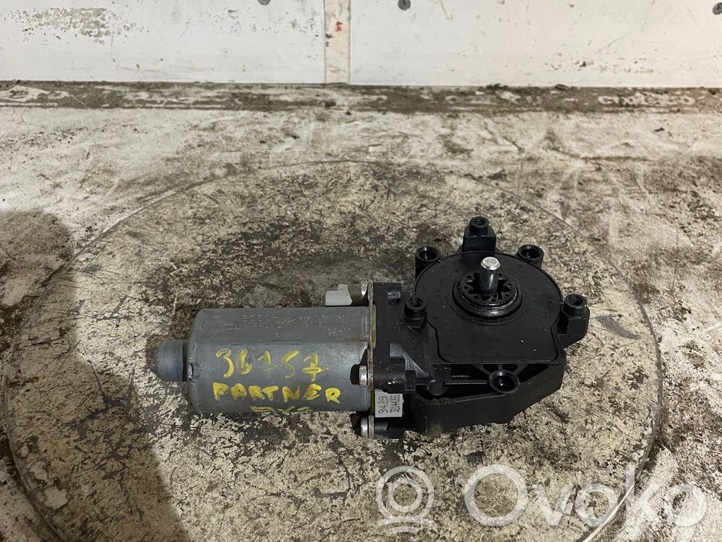 Peugeot Partner Front door window regulator with motor 