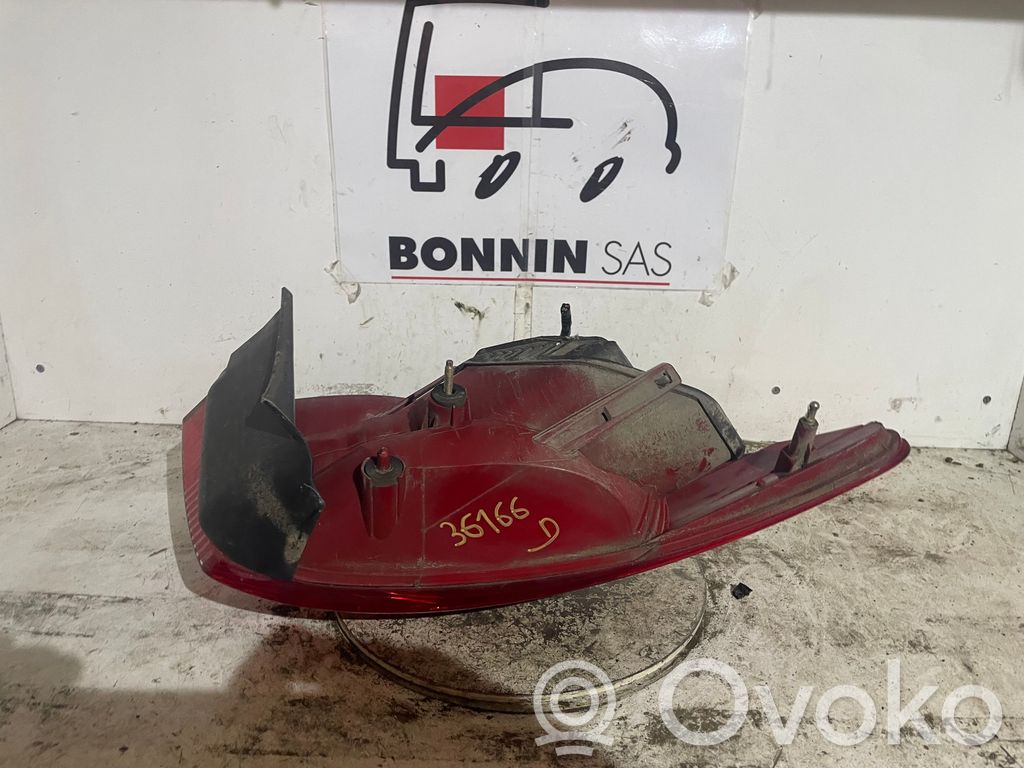 Peugeot 206 Lampă spate în caroserie 