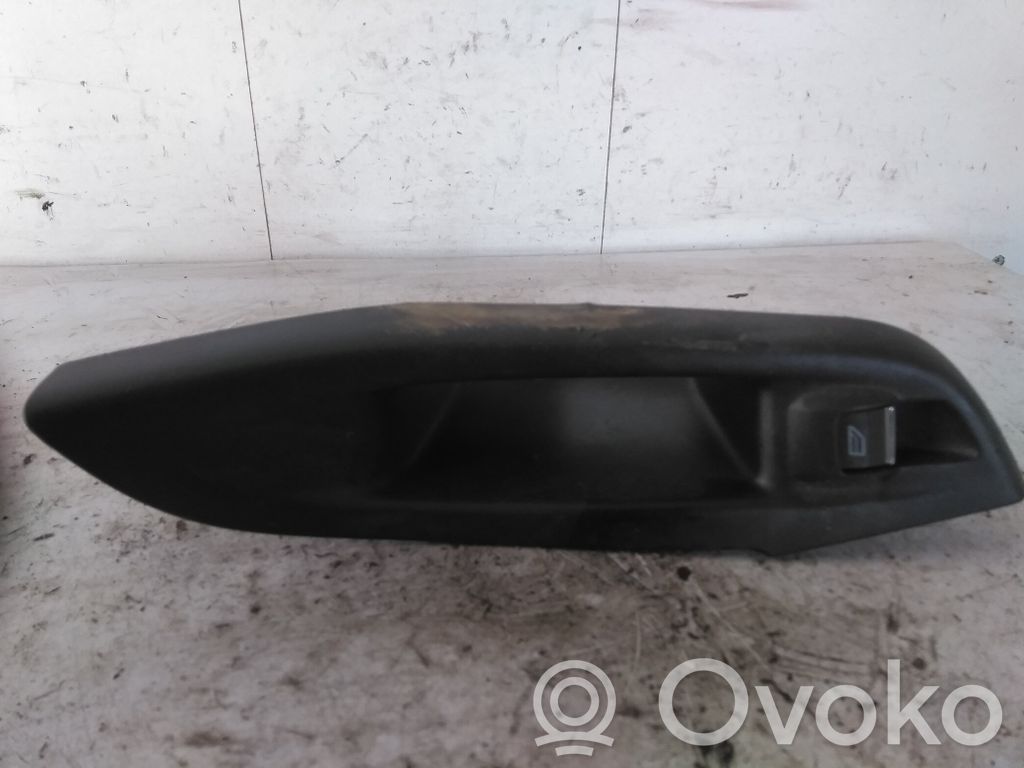 Ford Focus Przyciski szyb 