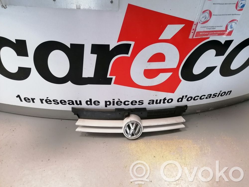 Volkswagen Golf IV Maskownica / Grill / Atrapa górna chłodnicy 