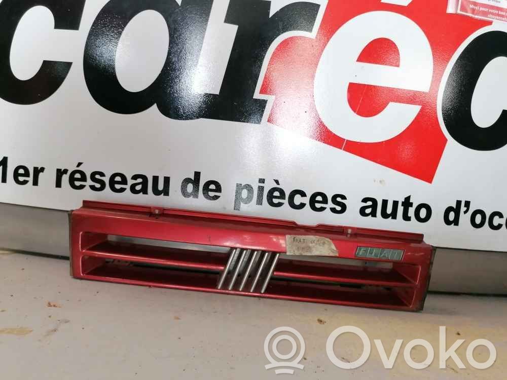Fiat Uno Augšējais režģis 