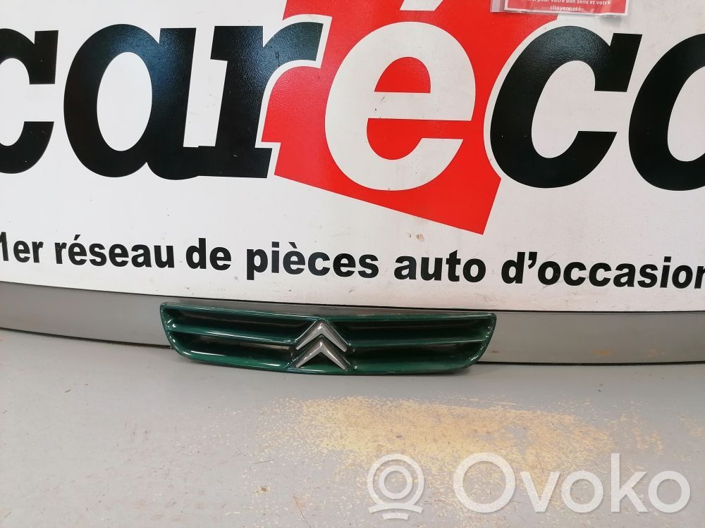 Citroen Xantia Etupuskurin ylempi jäähdytinsäleikkö 