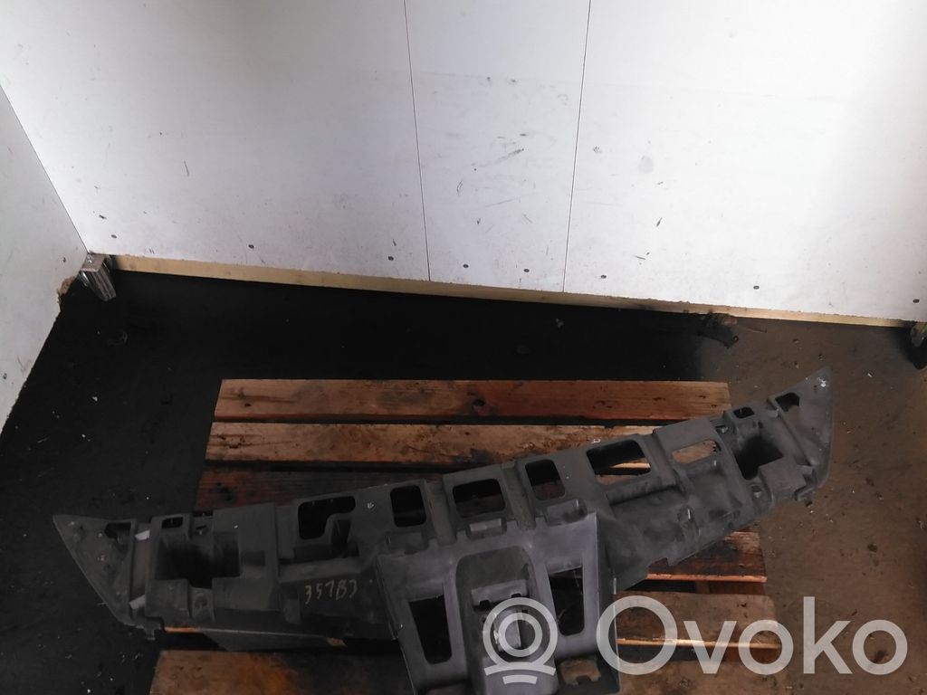 Renault Clio III Parachoques delantero 