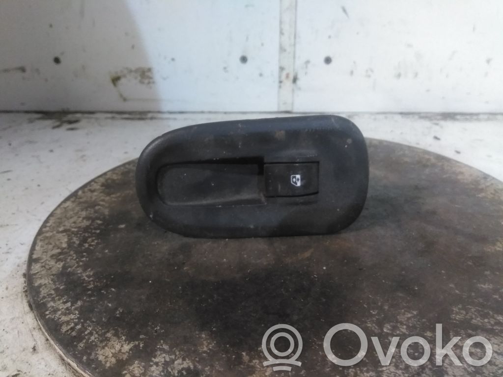 Renault Kangoo II Przyciski szyb 