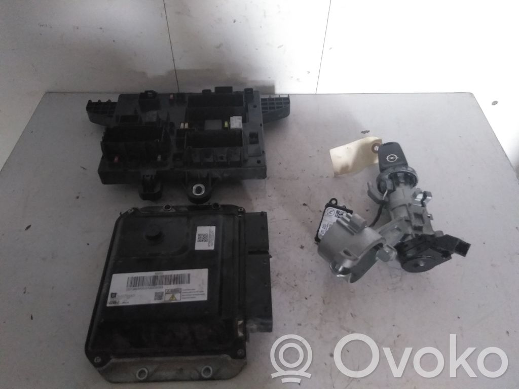Opel Astra J Unitate/modul control injecție combustibil 