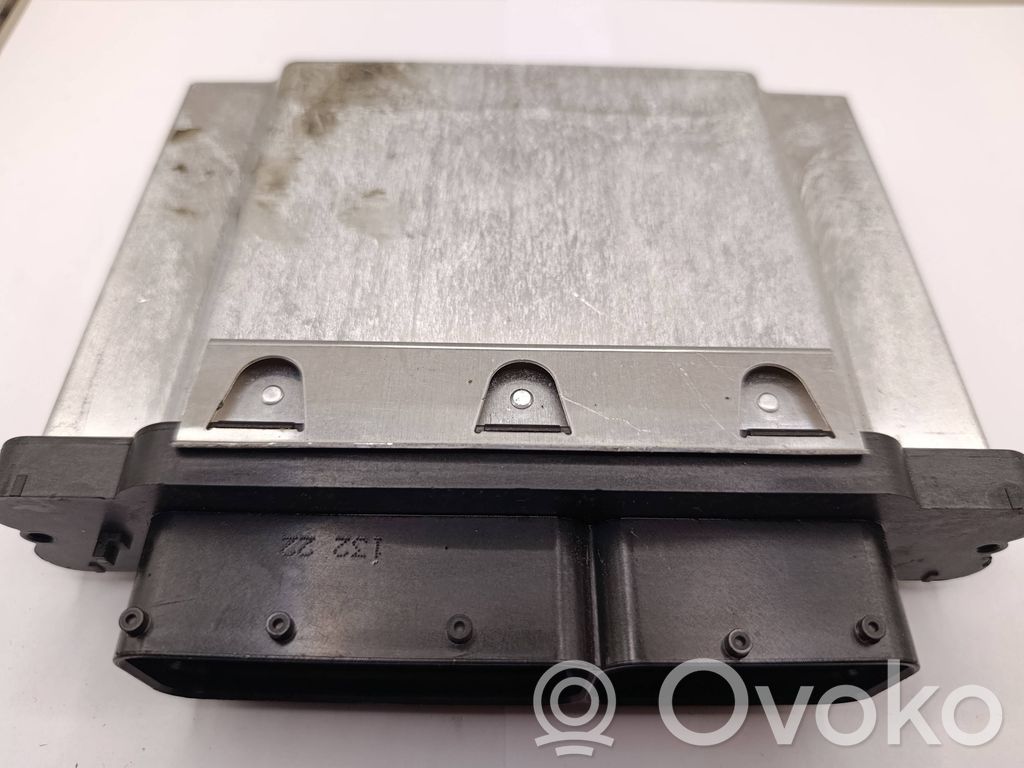 Volkswagen Golf VII Engine control unit/module 