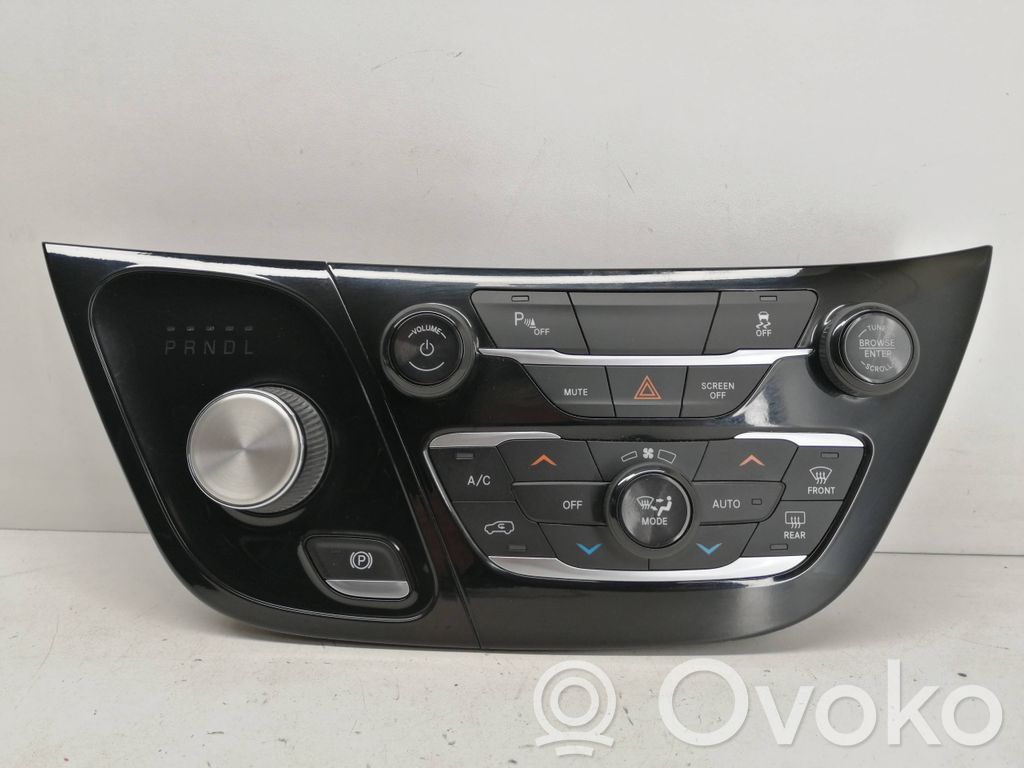 Chrysler Pacifica Climate control unit 