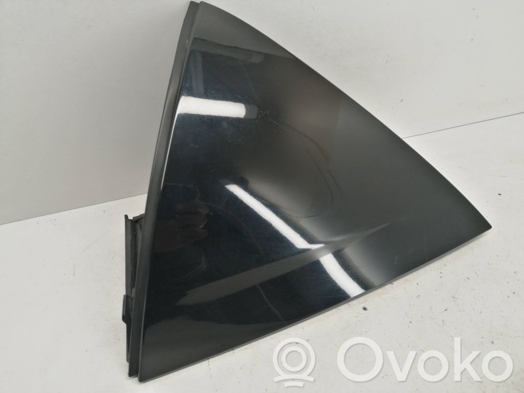 Chrysler Pacifica Tailgate trim 
