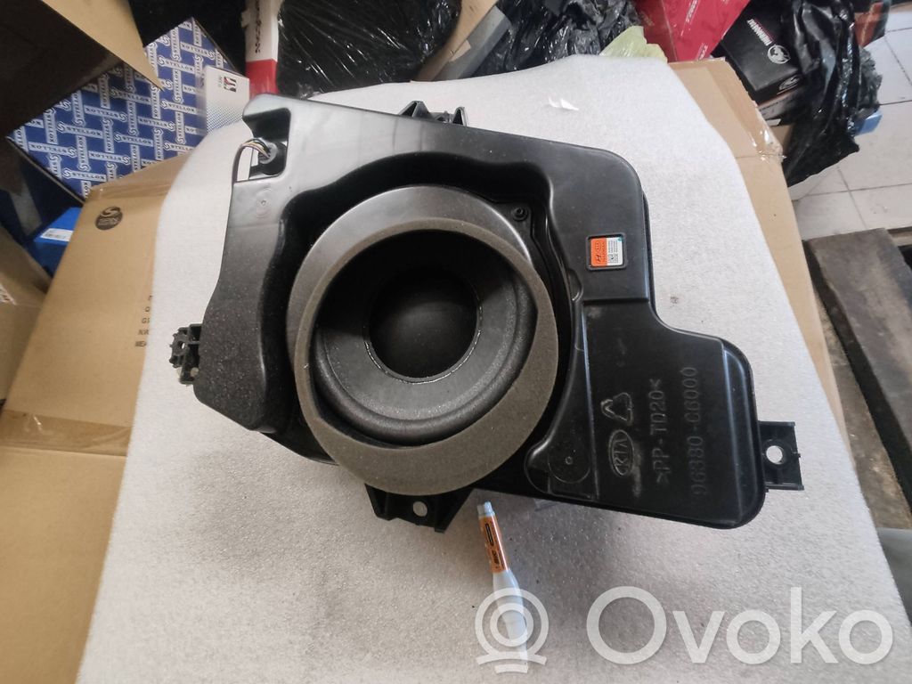 KIA Sorento Subwoofer 