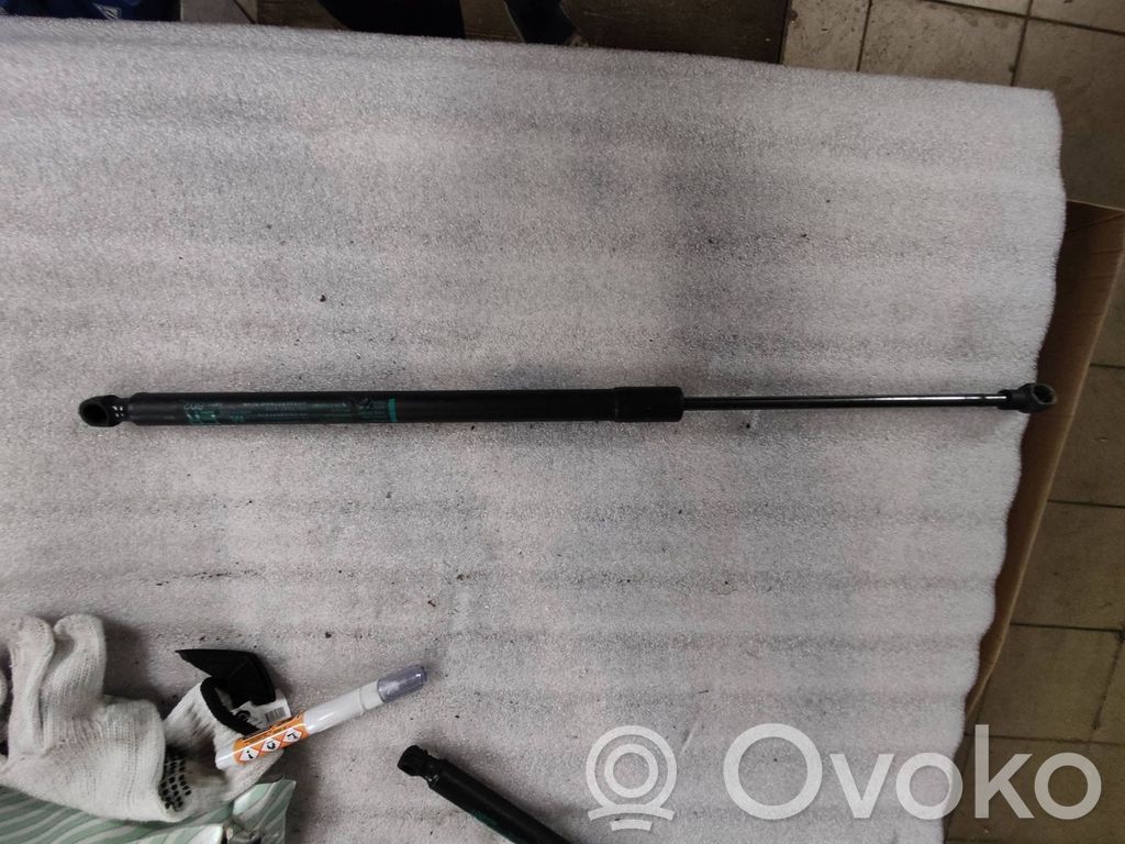 Mitsubishi Outlander Tailgate/trunk strut/damper 