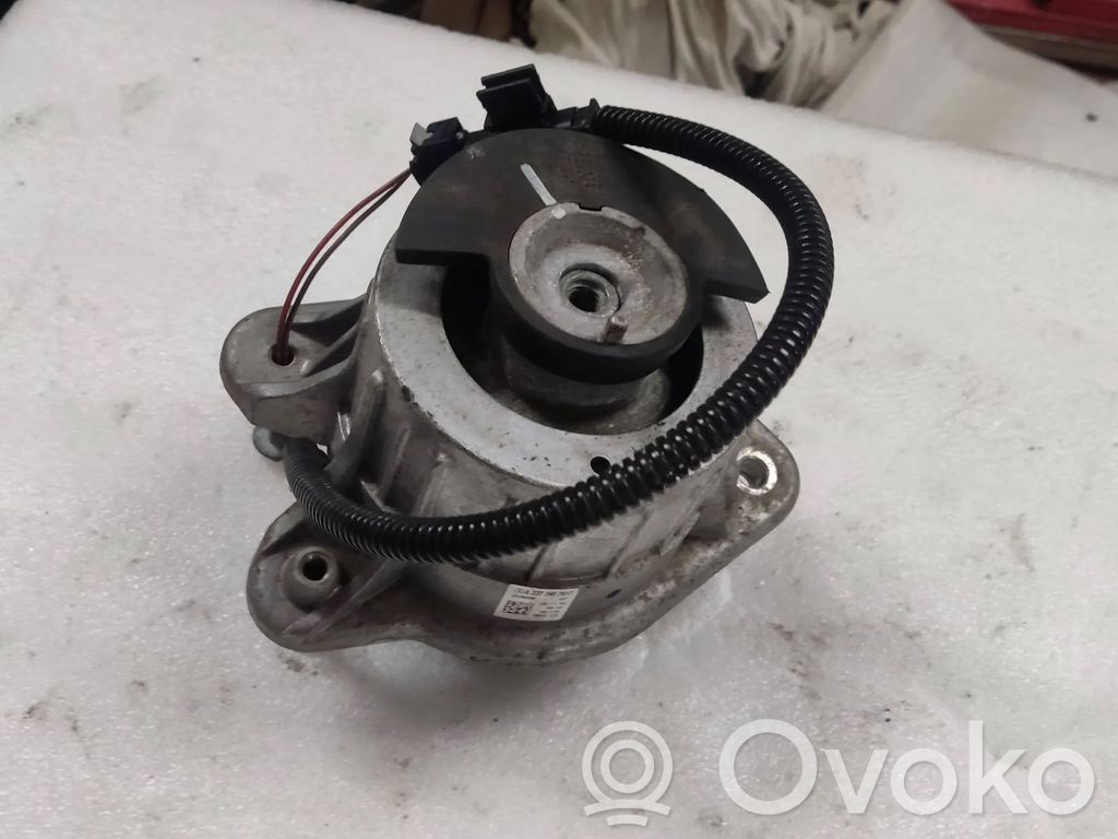 Mercedes-Benz S W222 Engine mount bracket 