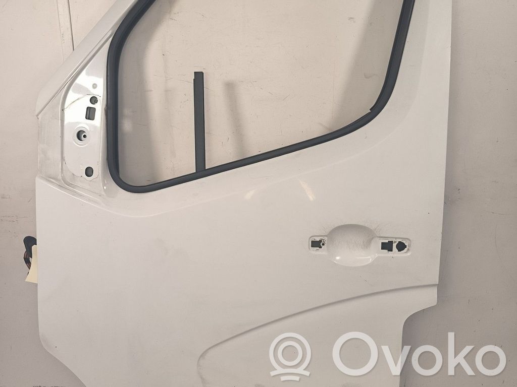 Nissan NV400 Puerta delantera 