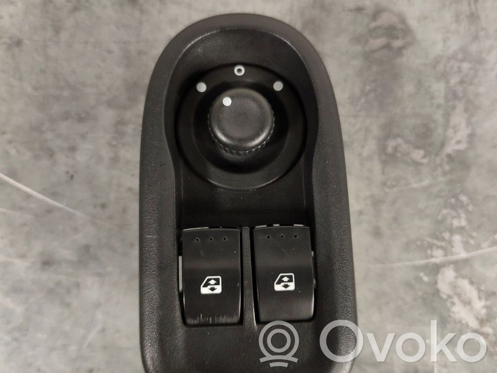 Nissan NV400 Electric window control switch 