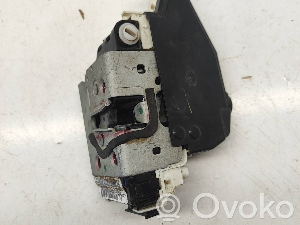 Zamek drzwi tylnych   P04589914AE,T14KD1418,04589914AE,4589914AC,4589914AD,4589914AF