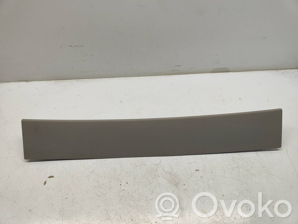Chrysler Pacifica Tailgate trim 