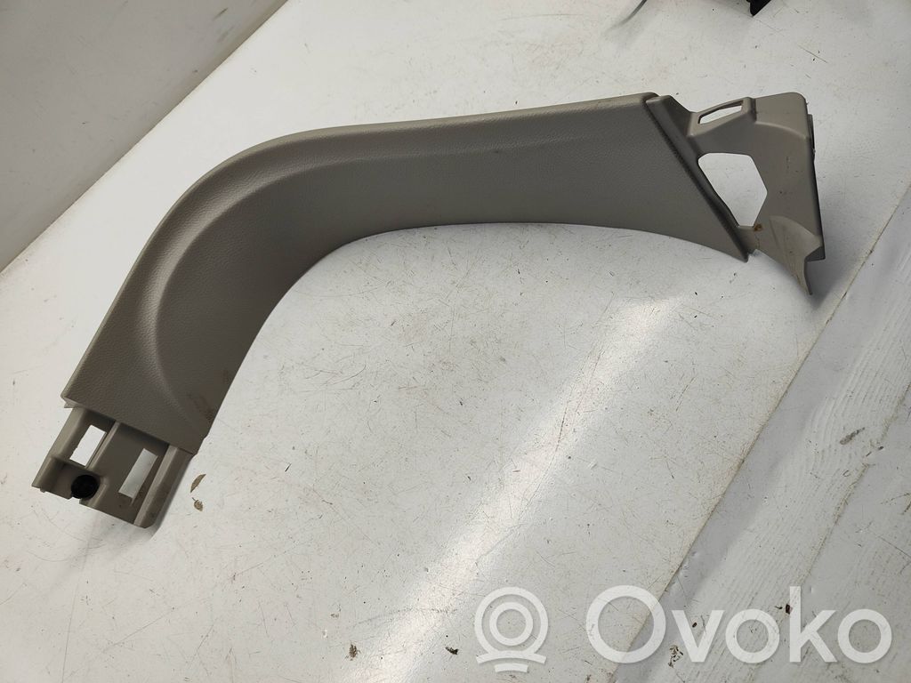 Chrysler Pacifica Tailgate trim 