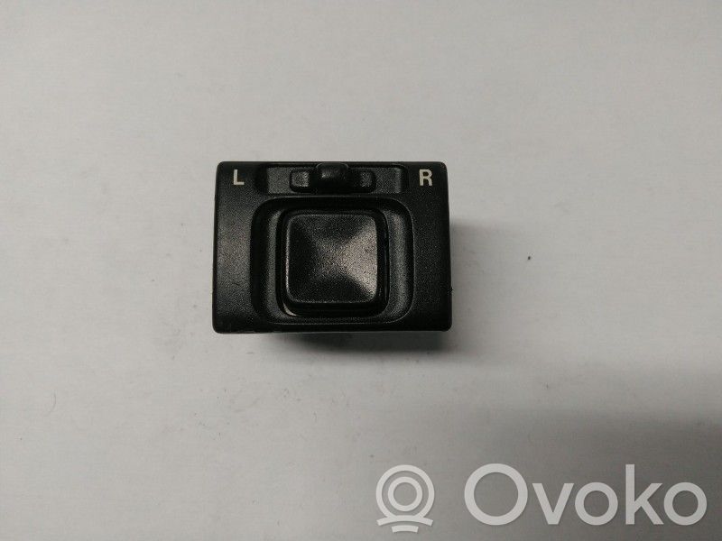 Wing mirror switch