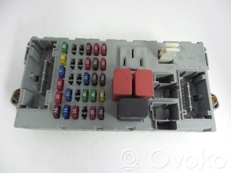 Fiat Punto (188) Skrzynka bezpieczników / Komplet 