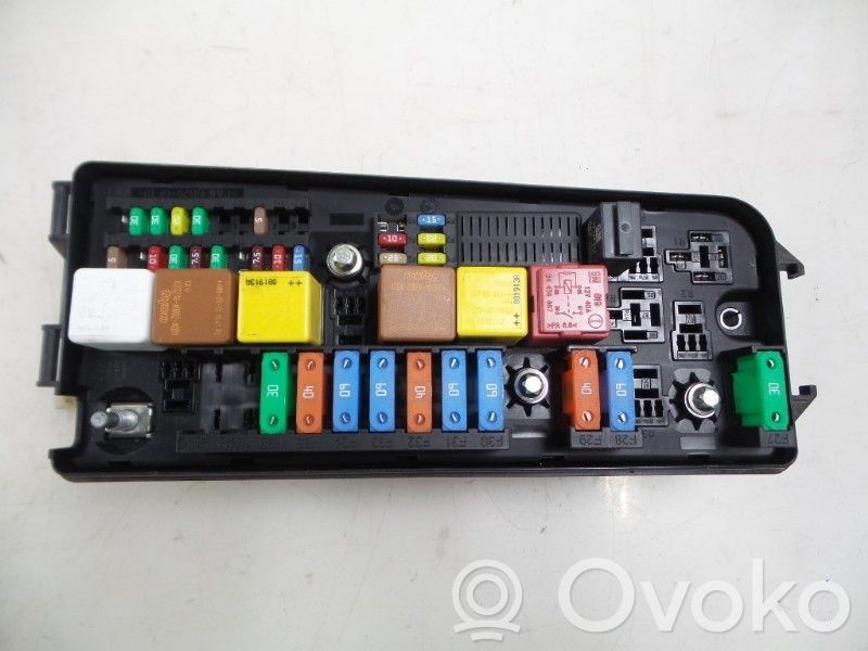Opel Vectra C Skrzynka bezpieczników / Komplet 