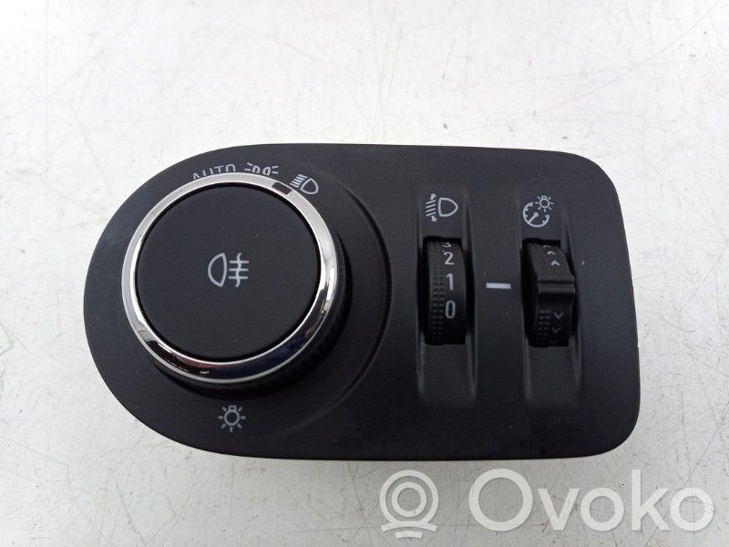 Opel Corsa F Light switch 