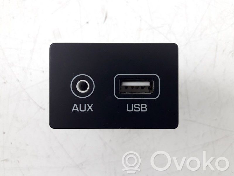 Hyundai Tucson TL Enchufe conector entrada auxiliar