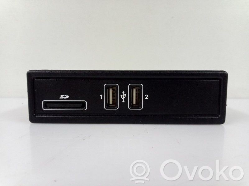 Mercedes-Benz C W205 Connettore plug in AUX