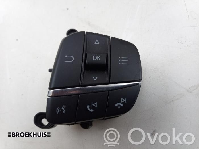 Ford Focus Butoane/comutatoare pe volan 