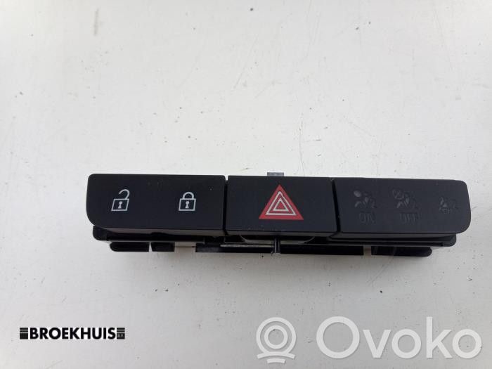 Opel Insignia A Hätävilkkujen kytkin 