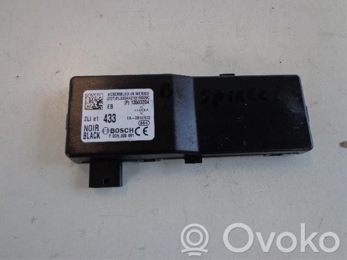 Opel Ampera Oven keskuslukituksen ohjausyksikön moduuli 