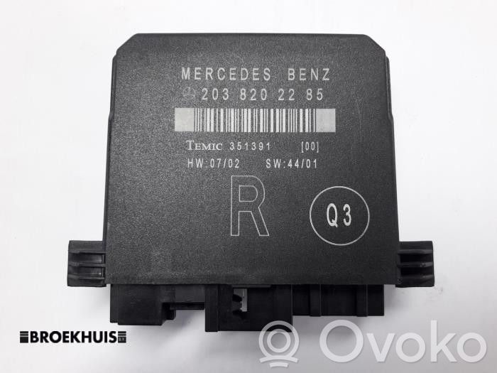 Mercedes-Benz C W203 Oven keskuslukituksen ohjausyksikön moduuli 