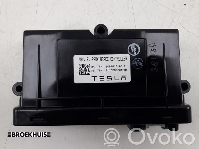 Tesla Model S Módulo de control del freno de mano 