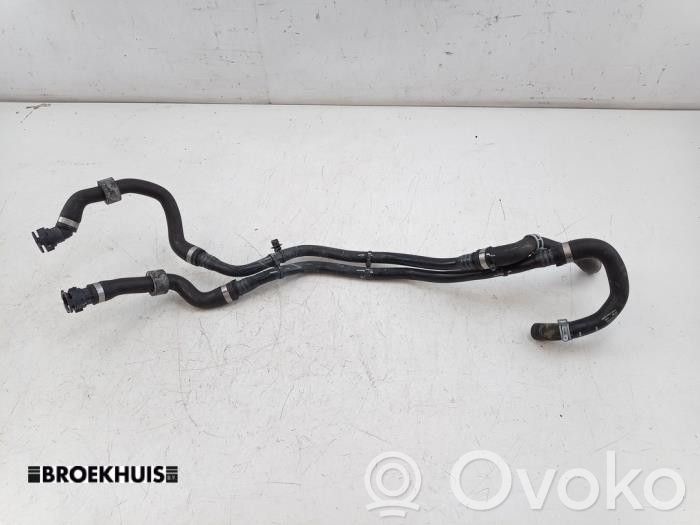 Volvo XC40 Engine coolant pipe/hose 