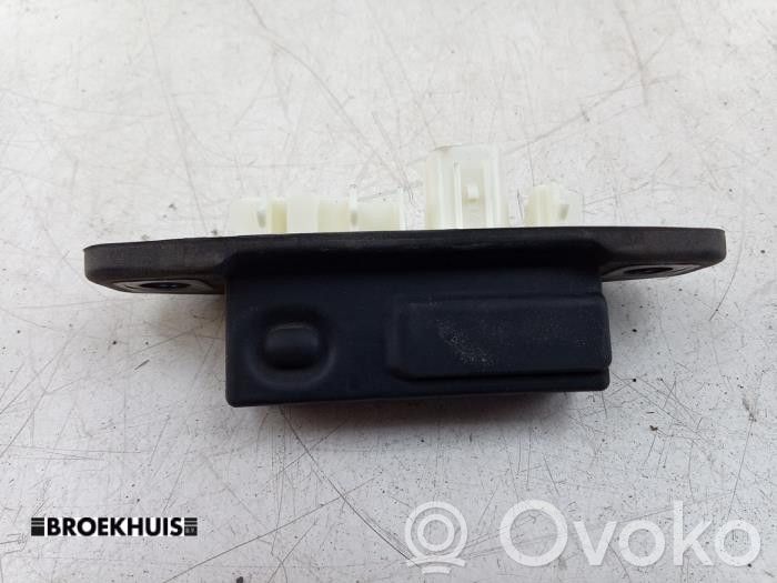 Toyota RAV 4 (XA50) Interruptor de apertura del maletero/compartimento de carga 