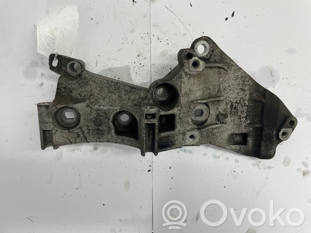 Nissan Juke I F15 Generator/alternator bracket 