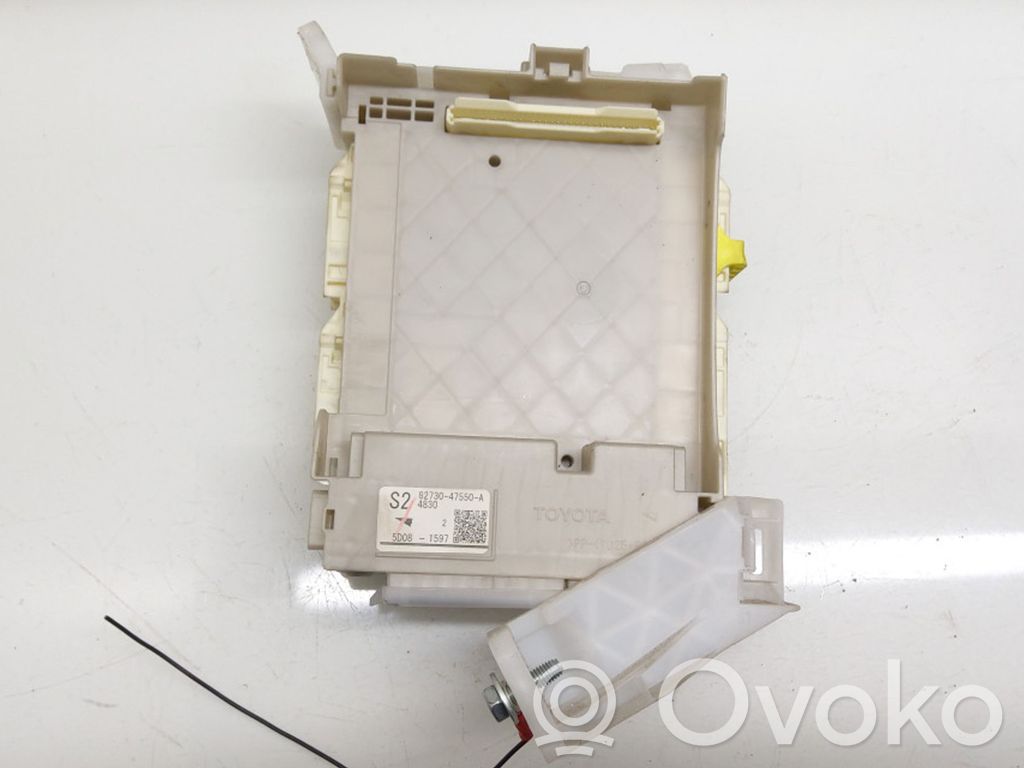 Toyota Prius+ (ZVW40) Ramka / Moduł bezpieczników 