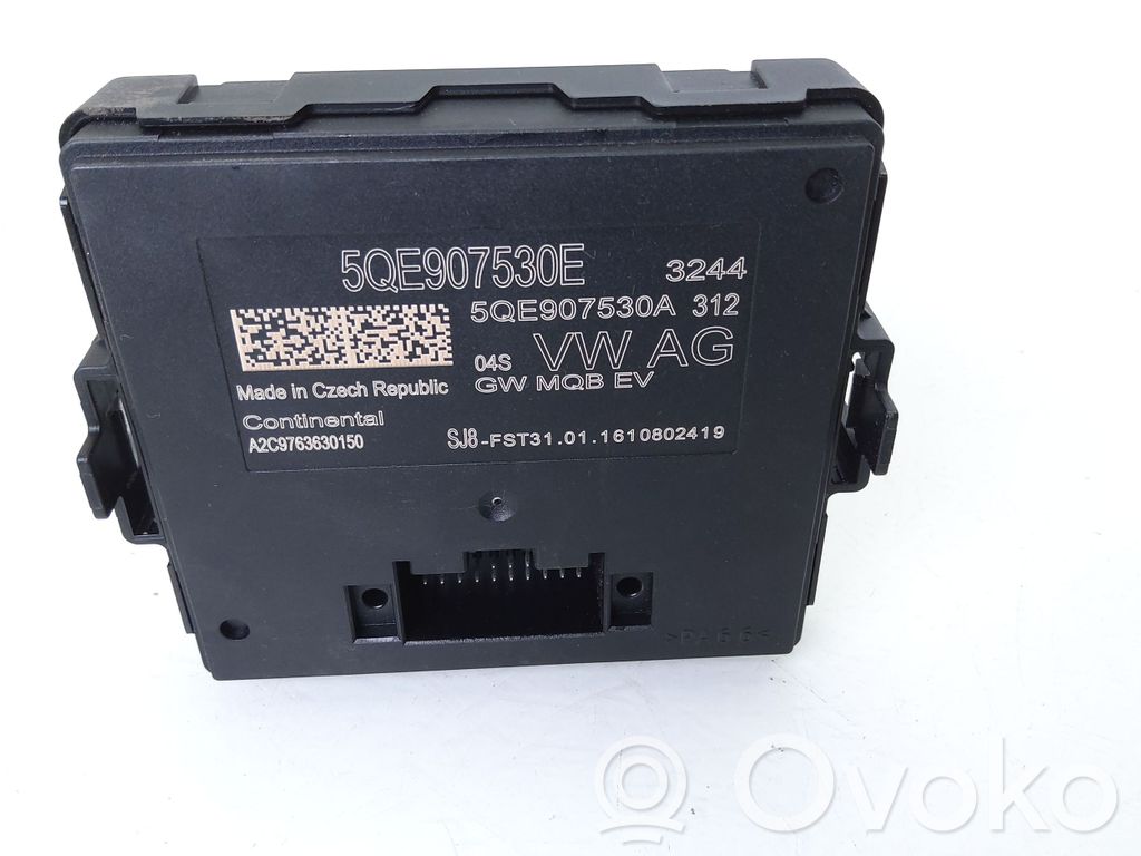 Volkswagen Golf VII Gateway control module 