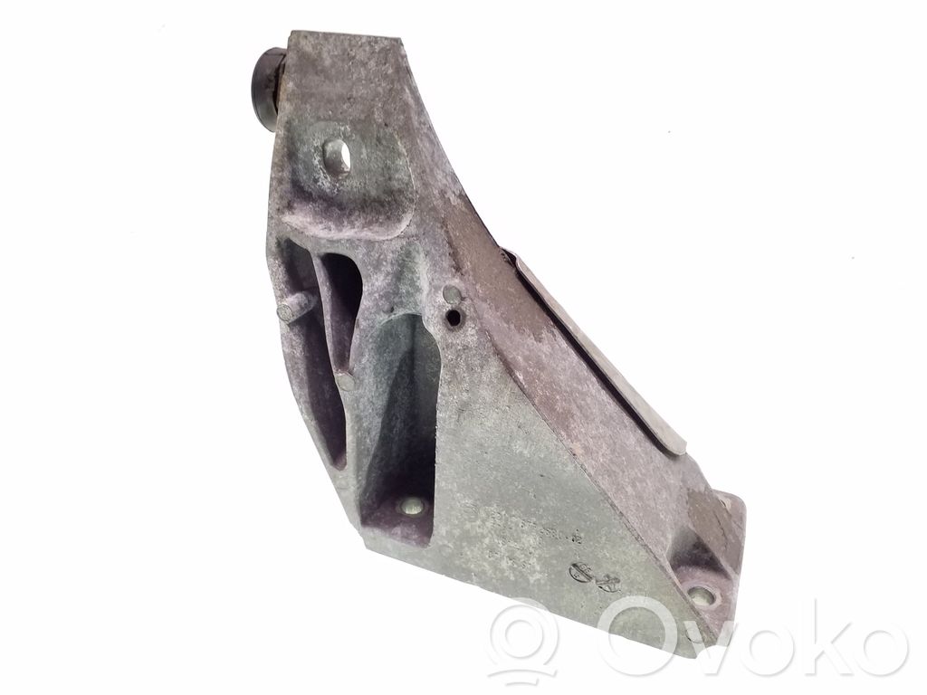 BMW X5 E70 Engine mounting bracket 