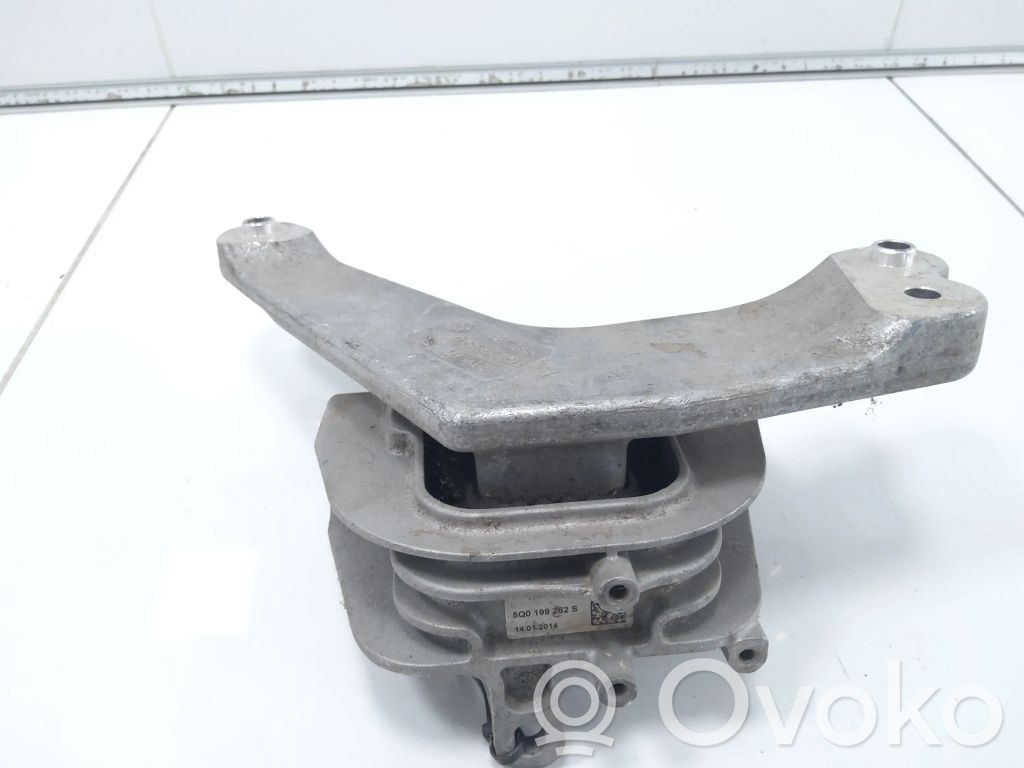 Volkswagen Golf VII Engine mount bracket 