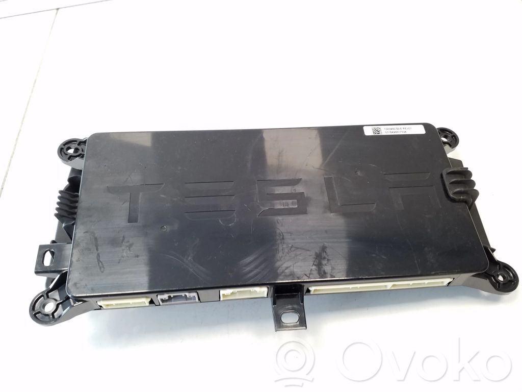 Tesla Model X Comfort/convenience module 